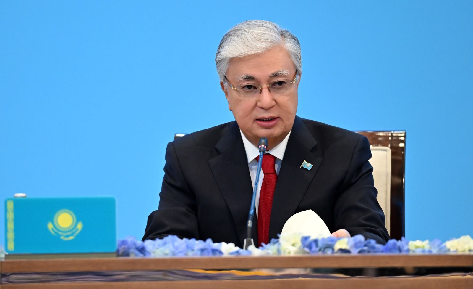 Еңбек мигранттарымен порно